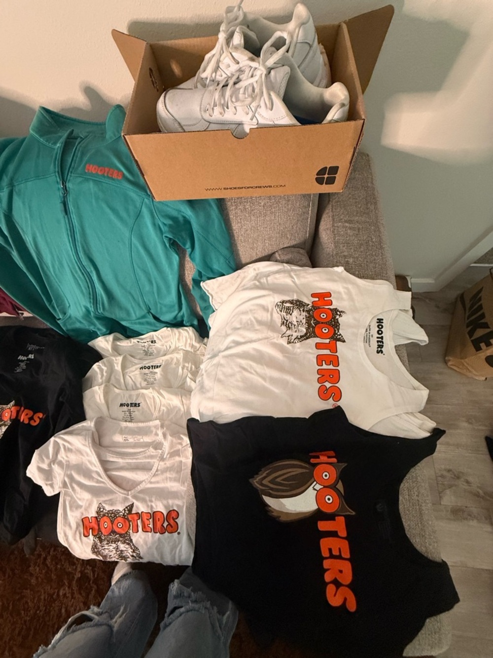 Hooters Uniform Bundle - Picture 4 of 7